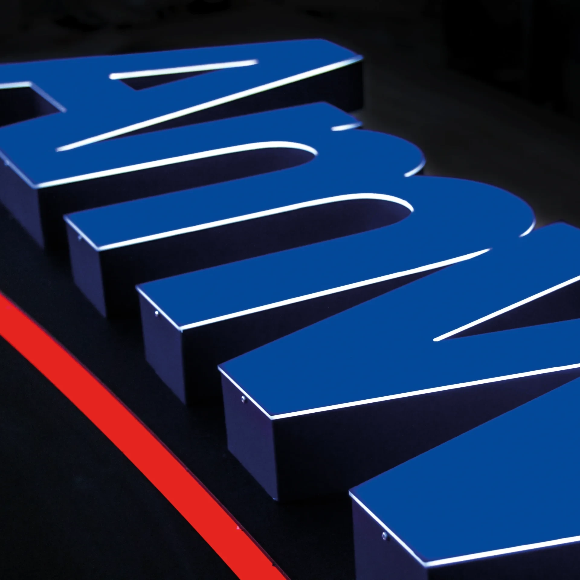 Insegna luminosa scatolata